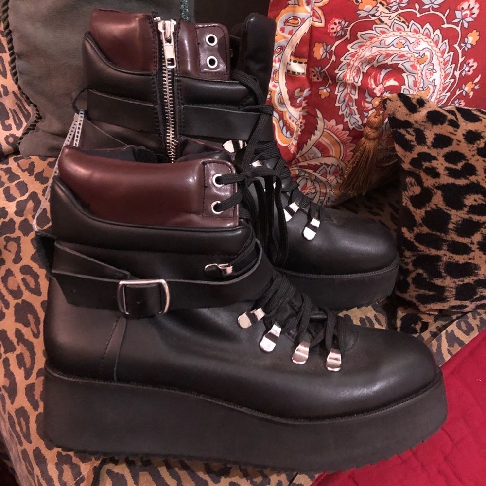 Steve Madden leather hiking boots (new)